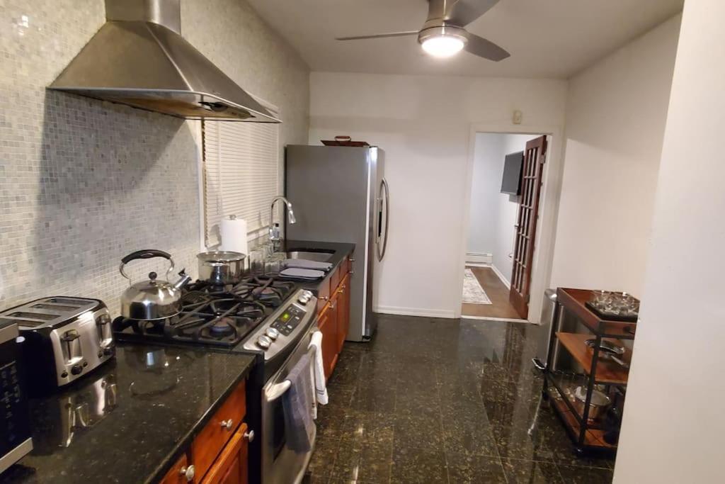 Quiet 3 Bedroom Apartment In Private Home Нью-Йорк Экстерьер фото